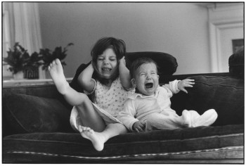 USA. East Hampton, New York. 1981. Elliott ERWITT's daughters, Sasha and Amy.