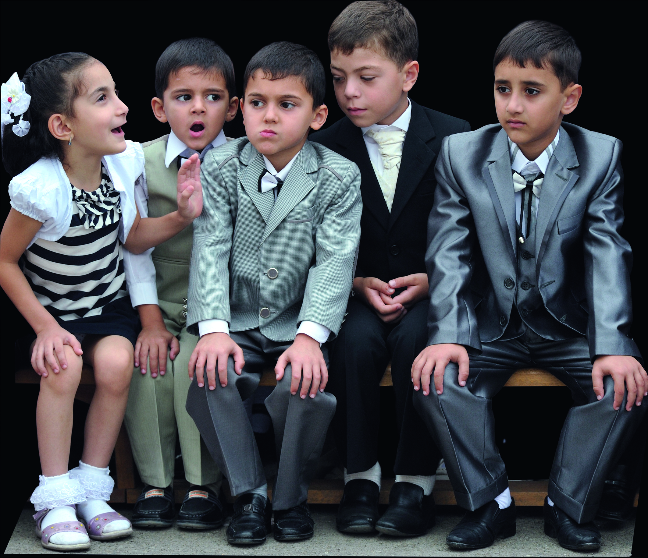 Primo giorno di scuola: i bambini vestiti a festa © graziella vigo world copyright
