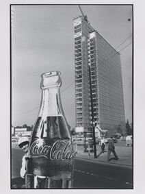 René Burri Costruzione di un edificio a più piani Düsseldorf 1959 Serie “Die Deutschen” © René Burri