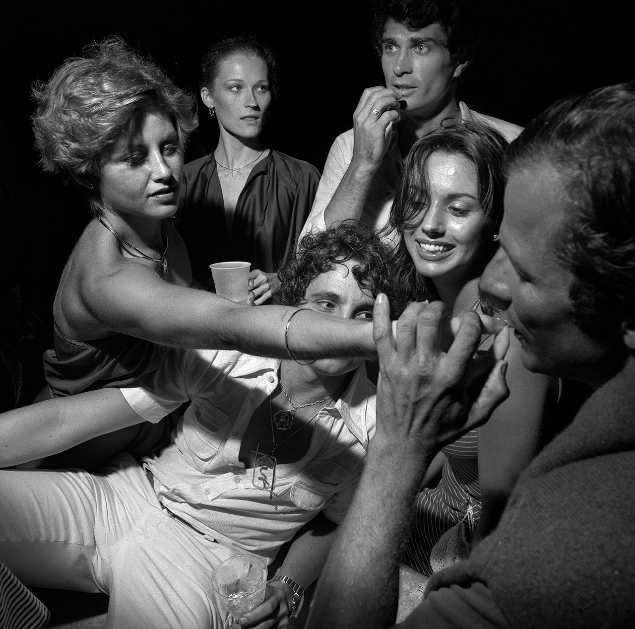 54 фотографии. Студия 54 Нью-Йорк. Studio 54 клуб Нью-Йорк. Знаменитая студия 54 в Нью Йорке. Тиг Томас студия 54.