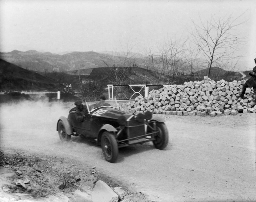 1933, la Lancia Dilambda di Strazza - Gismondi in corsa