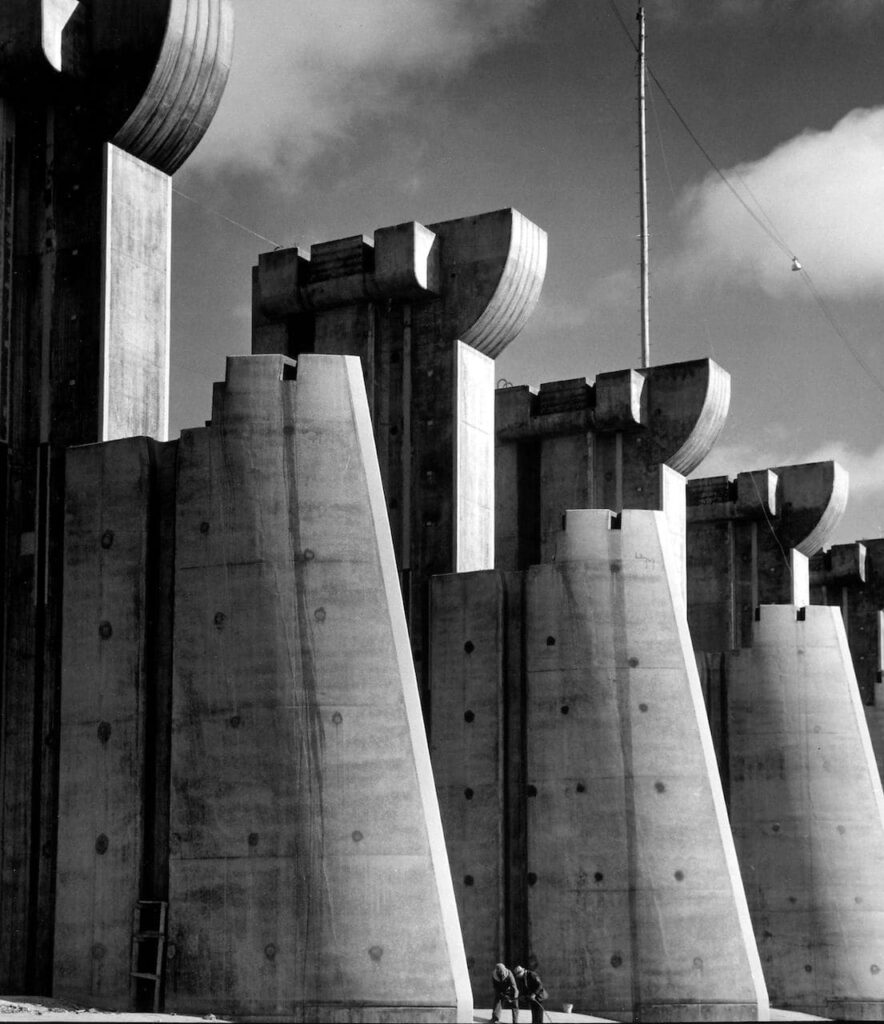 Margaret Bourke-White Diga di Fort Peck Fort Peck, Montana, 1936 Margaret Bourke-White/The LIFE Picture Collection/Shutterstock